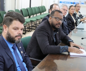 Delegação da Embaixada de Cuba, a Reitora da União de Santiago de Cuba, Diana Sedal Yanes e o Prof. Fidel Castro Neto, em reunião com Reitora da UnB, profª. Rozana Naves. 21/10/2025 Foto: Beto Monteiro/Ascom UnB